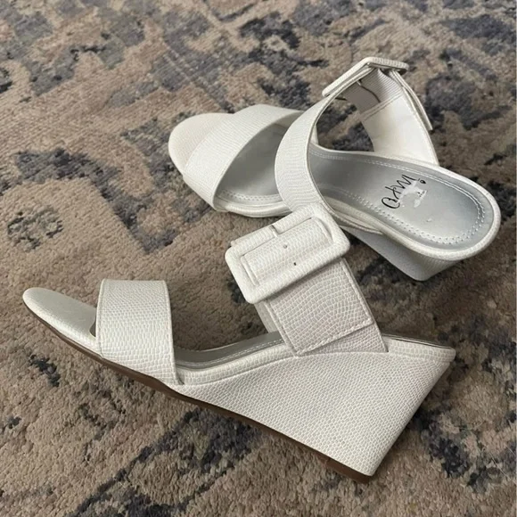 Impo Women's Cream Sandals - Picture 2 of 2